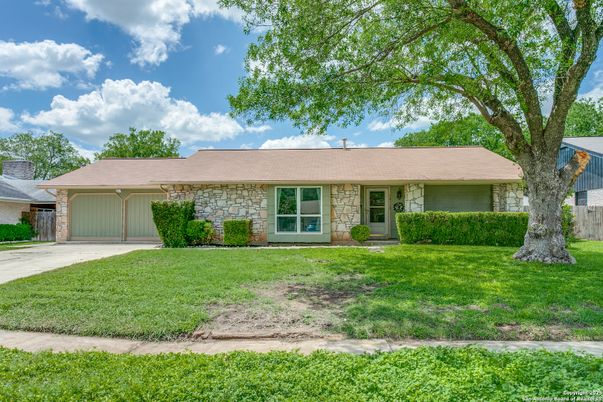 Attached, Exterior, Facade, Ranch