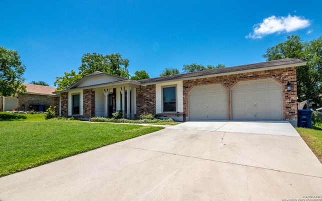 Attached, Exterior, Facade, Brick Facade, Ranch