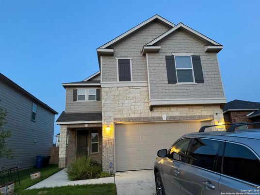 Attached, Exterior, Facade, American Craftsman