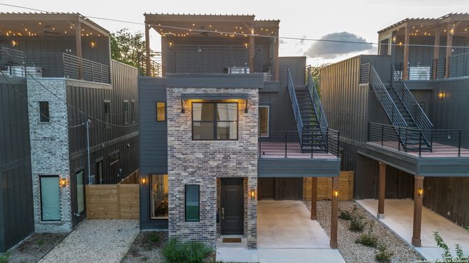 Exterior, Facade, Modern