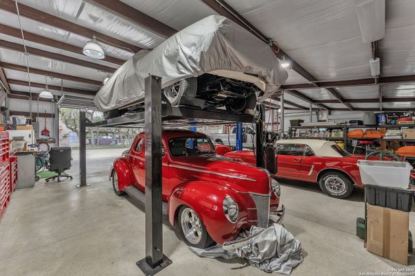 Garage, Interior