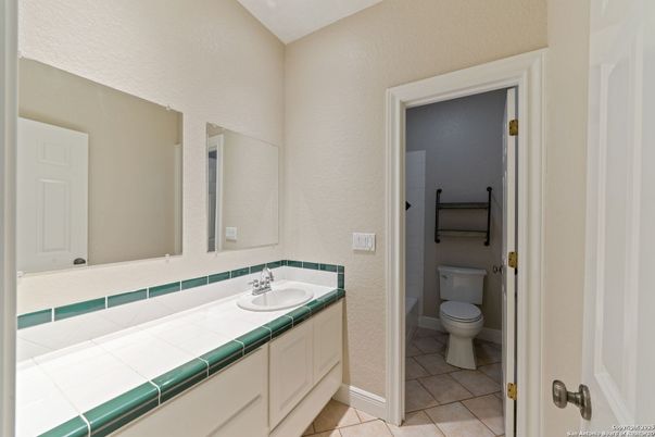 Bathroom, Interior, Tile Countertops