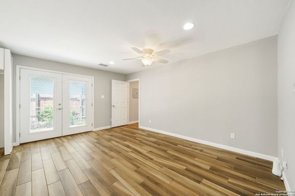 Empty room, Interior, Recessed Lighting, Wood Texture Flooring