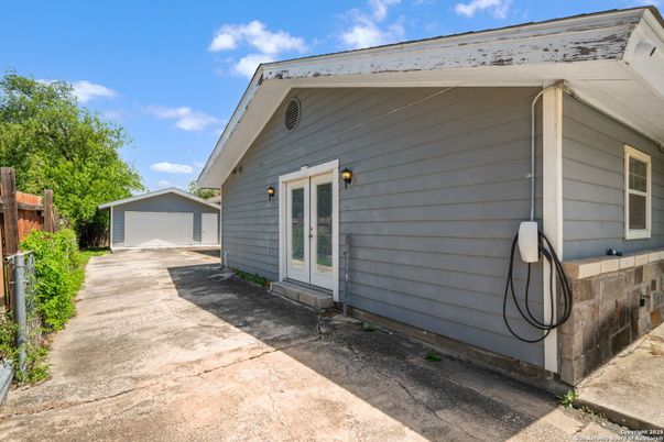 Detached Garage, Exterior