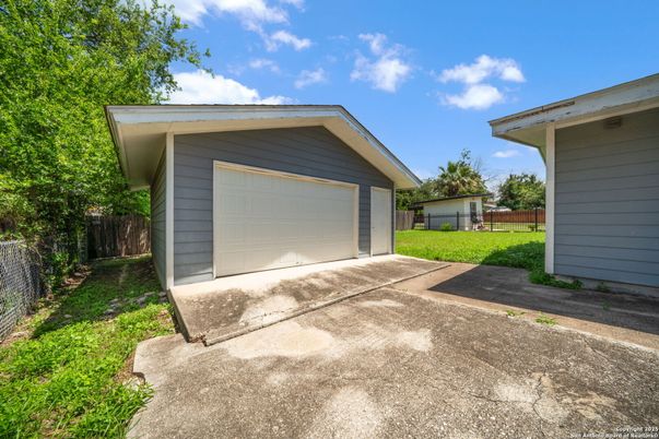 Detached Garage, Exterior