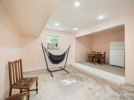Dining room, Interior, Recessed Lighting