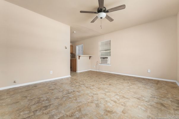 Empty room, Interior