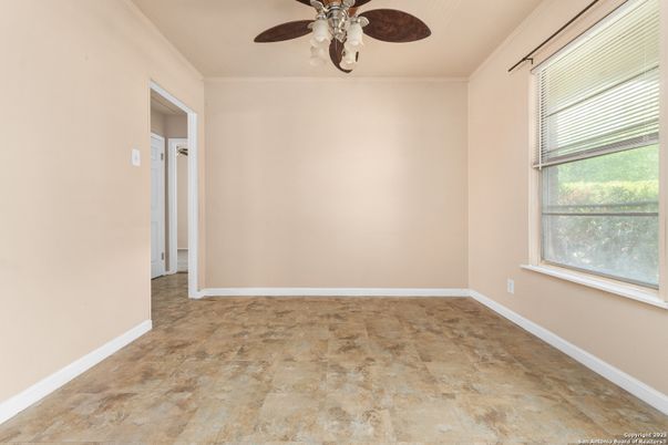 Empty room, Interior