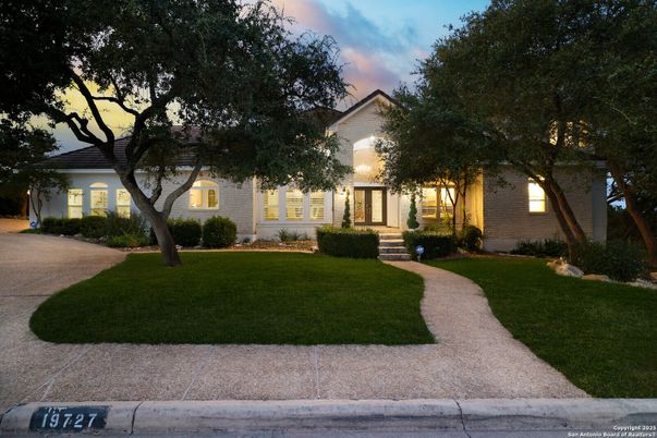 Exterior, Facade, Ranch