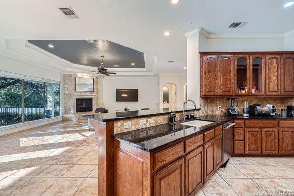 Fireplace, Interior, Kitchen, Recessed Lighting