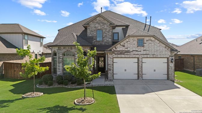 Attached, Exterior, Facade, Brick Traditional