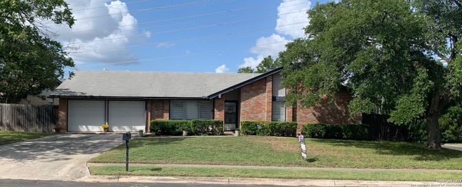 Attached, Exterior, Facade, Brick Facade, Ranch