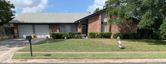 Attached, Exterior, Facade, Brick Facade, Ranch