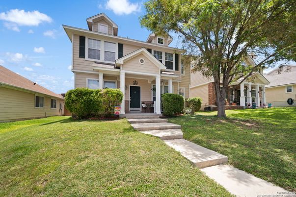Backyard, Exterior, Facade, American Foursquare