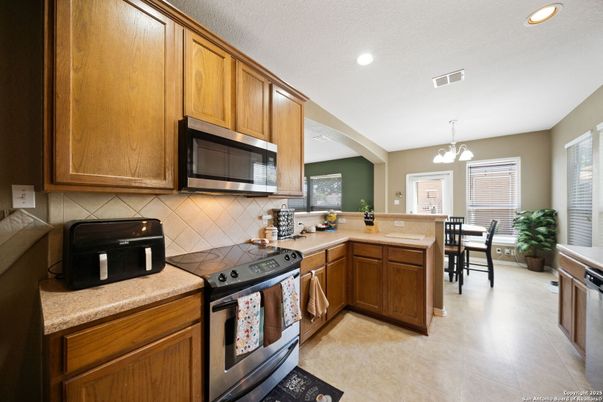 Chandelier, Dining room, Interior, Kitchen, Recessed Lighting, Stainless Steel Appliances