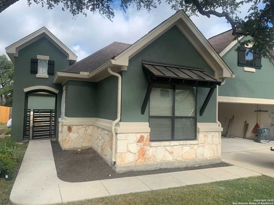 Attached, Exterior, Facade, American Craftsman