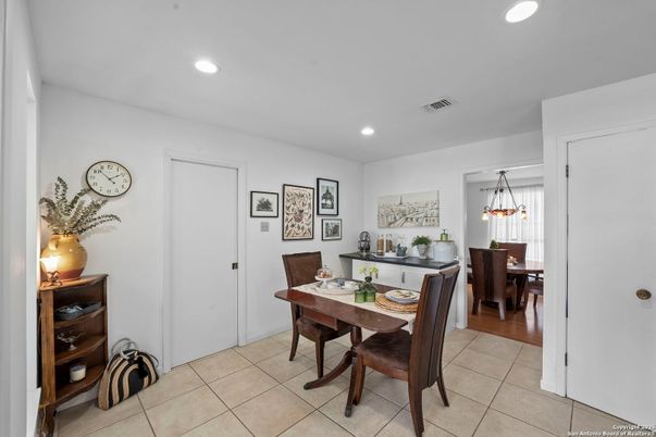Dining room, Interior, Pendant Lights, Recessed Lighting