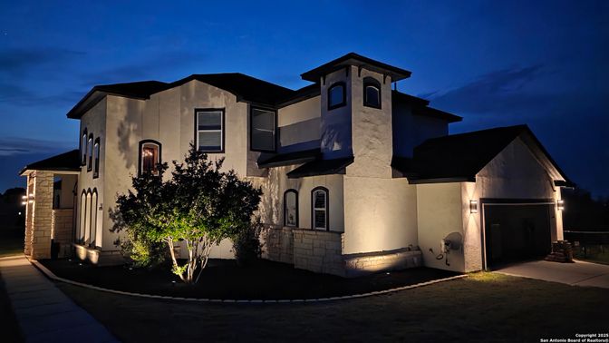 Attached, Exterior, Facade, Modern