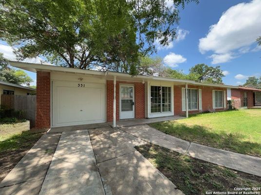 Exterior, Facade, Brick Facade, Ranch