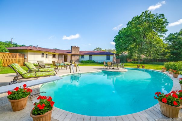 Exterior, Pool