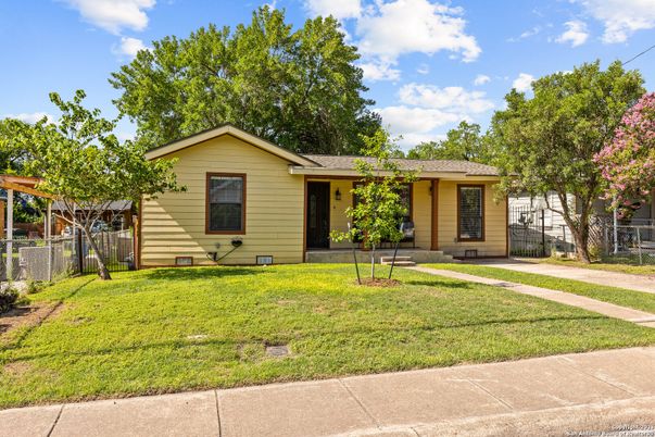 Backyard, Exterior, Facade, Ranch