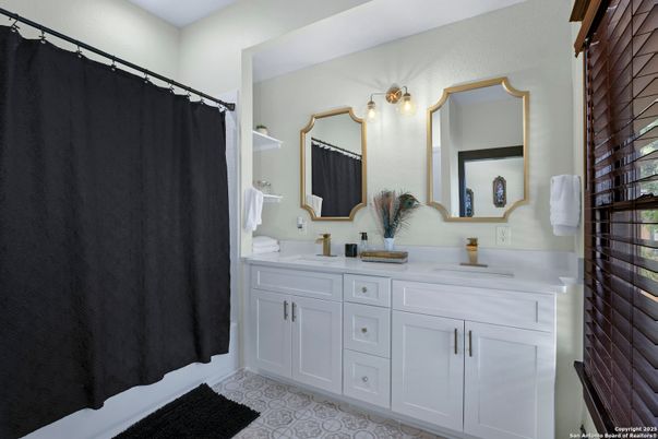 Bathroom, Dual Sink Vanities, Interior