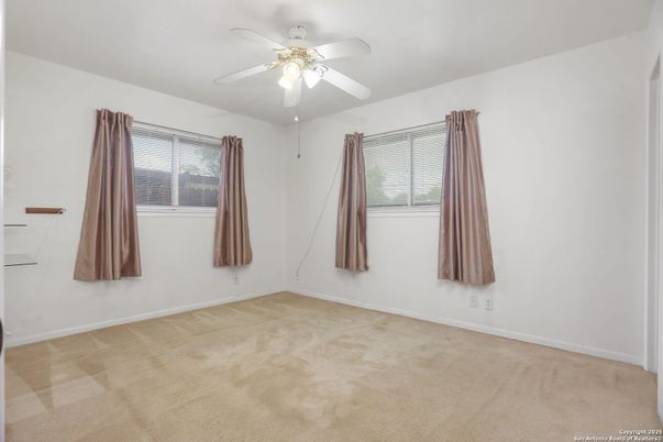 Empty room, Interior
