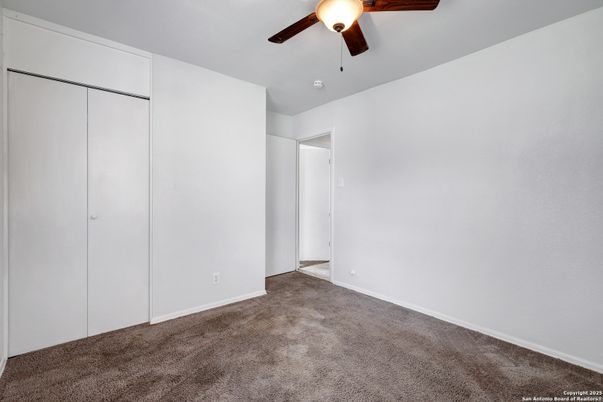 Empty room, Interior