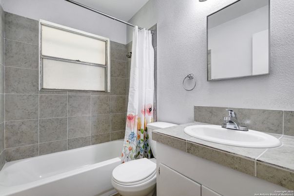 Bathroom, Interior, Tile Countertops
