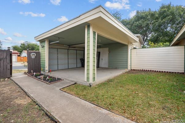 Detached Garage, Exterior