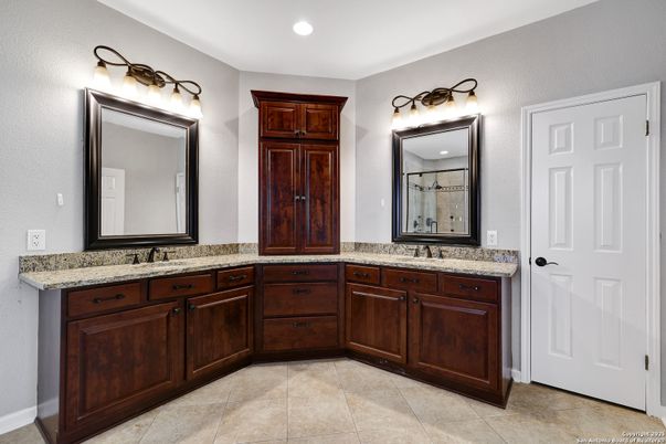 Bathroom, Dual Sink Vanities, Interior, Recessed Lighting