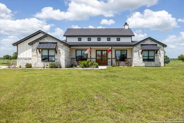 Backyard, Exterior, Facade, Farmhouse