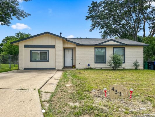 Backyard, Exterior, Facade, Ranch