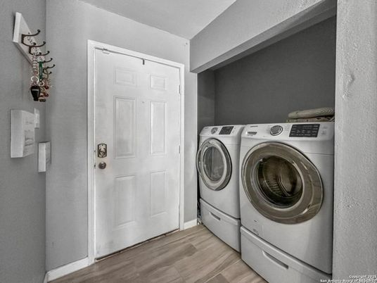 Interior, Washer, Wood Texture Flooring