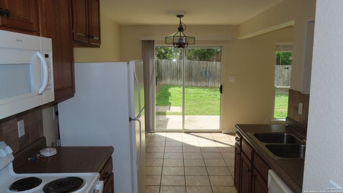 Interior, Kitchen, Pendant Lights, Tile Countertops