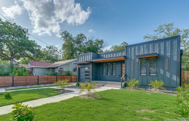 Backyard, Exterior, Facade, Modern