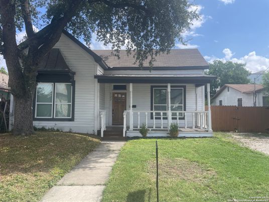 Exterior, Facade, American Craftsman