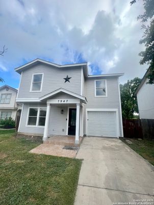 Attached, Exterior, Facade, Split Level