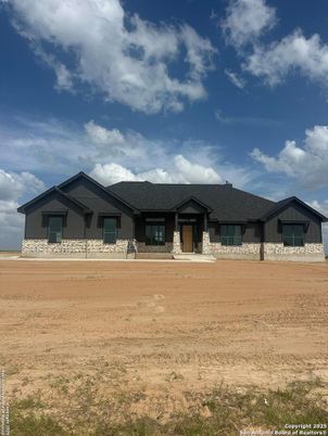 Backyard, Exterior, Facade, Ranch