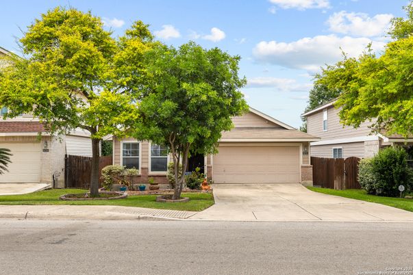 Attached, Exterior, Facade, Ranch