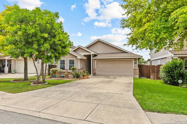 Attached, Exterior, Facade, Ranch