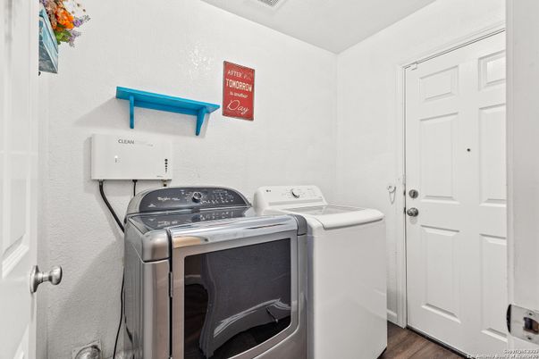 Interior, Washer, Wood Texture Flooring