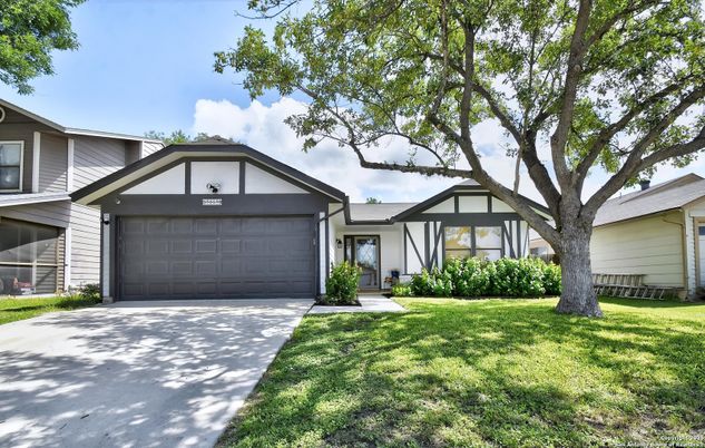 Attached, Exterior, Facade, American Craftsman