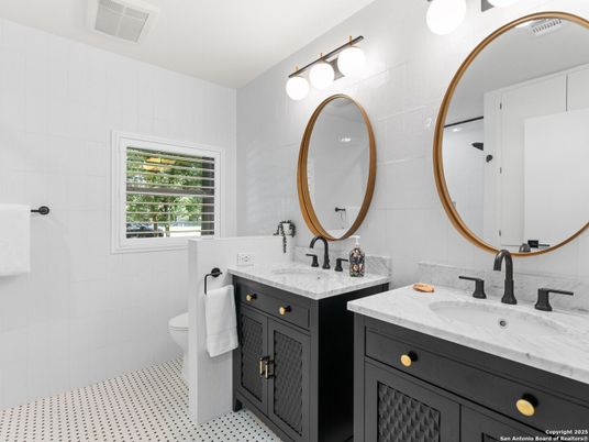 Bathroom, Dual Sink Vanities, Interior