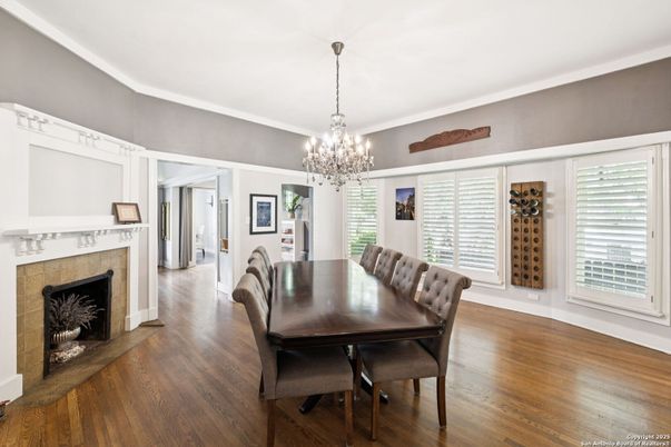 Chandelier, Dining room, Fireplace, Interior, Wood Texture Flooring