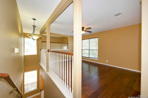 Interior, Pendant Lights, Wood Texture Flooring
