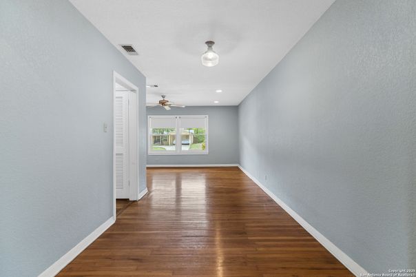 Empty room, Interior, Recessed Lighting, Wood Texture Flooring