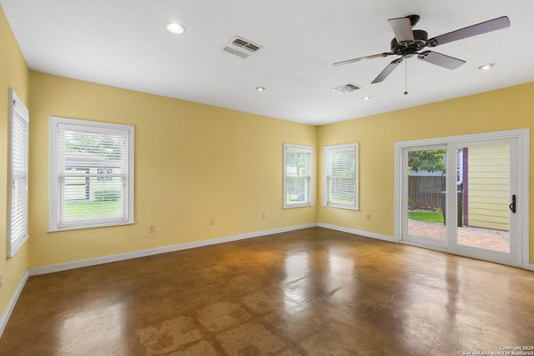 Empty room, Interior, Recessed Lighting