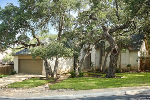 Attached, Exterior, Facade, Ranch