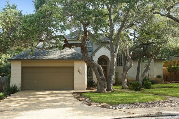 Attached, Exterior, Facade, Ranch